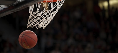 多设备观看体育直播场景 - 手机、平板、电脑同时播放比赛